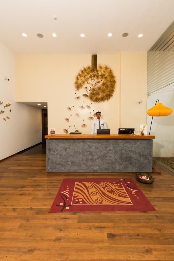 מלון פאנג'י The Fern Residency, Miramar מראה חיצוני תמונה
