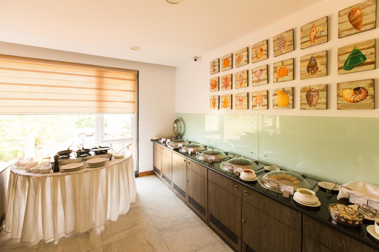 מלון פאנג'י The Fern Residency, Miramar מראה חיצוני תמונה