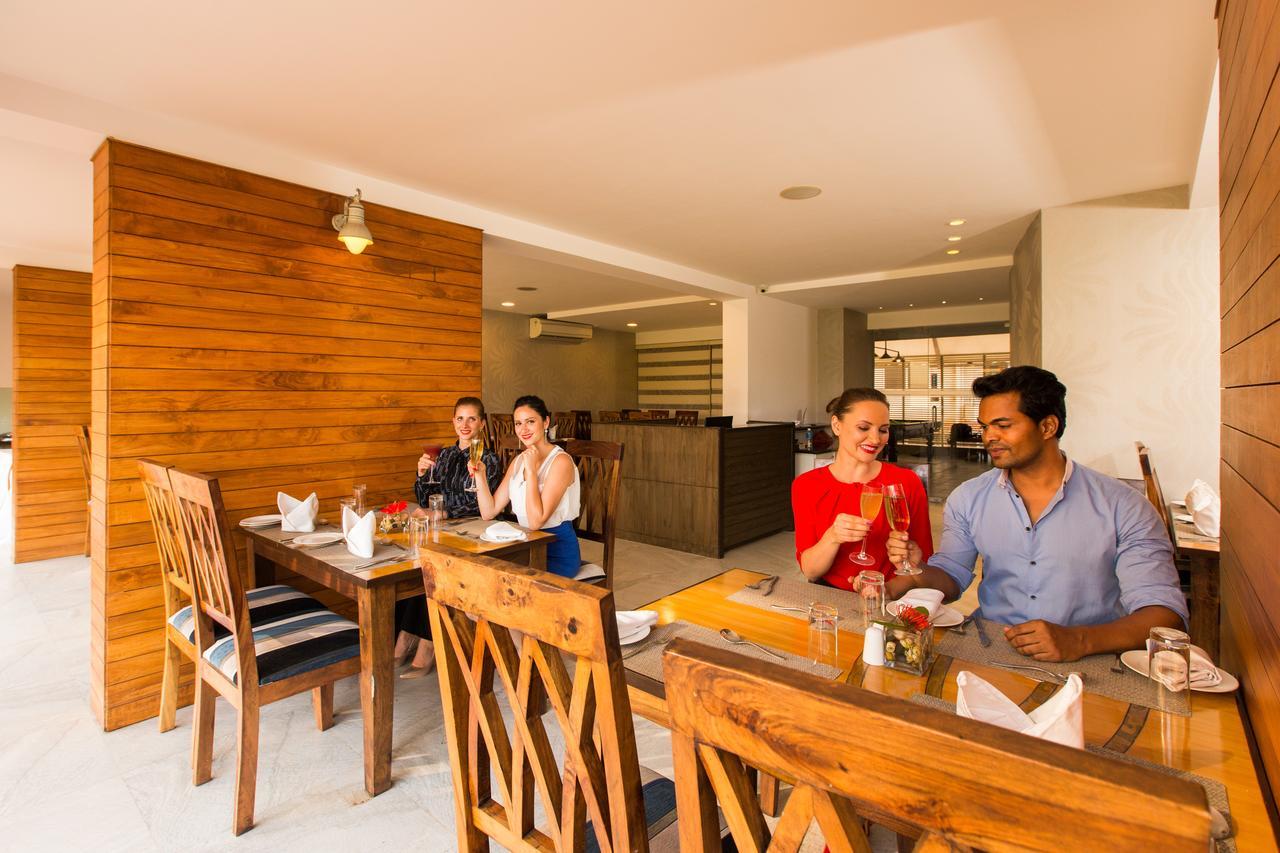 מלון פאנג'י The Fern Residency, Miramar מראה חיצוני תמונה